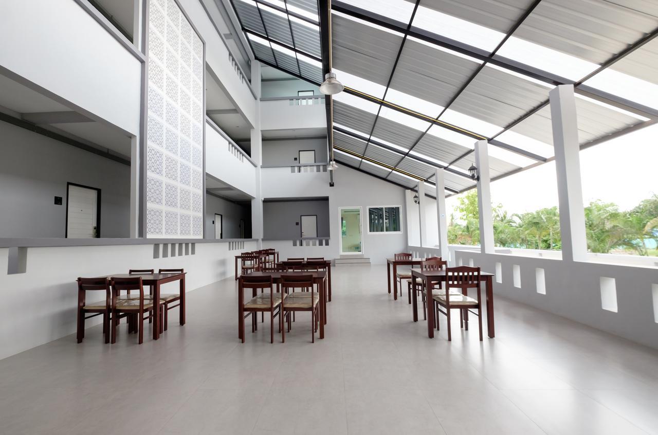 Wisdom Hotel Samut Songkhram Exterior photo